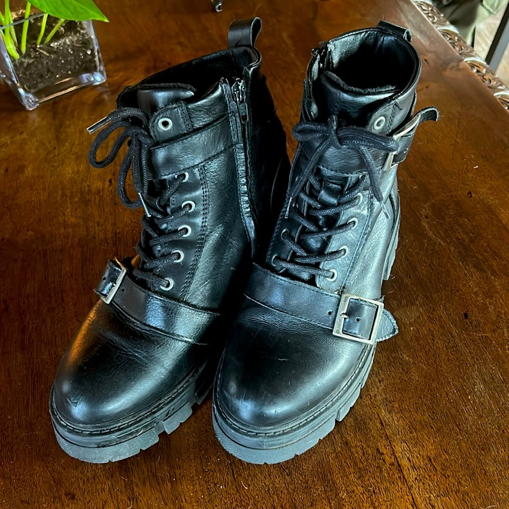 Women's Black Combat Boots - Size 38 EUR/ Size 7.5 - Swiss Brand